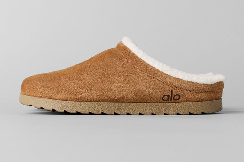 Alo Yoga’s 2024 Gift Guide includes suede slippers, cashmere socks, festive candles, comfy sets, and athleisure must-haves like leggings, hoodies, and jackets. Shop our picks starting at $12 before select styles sell out.