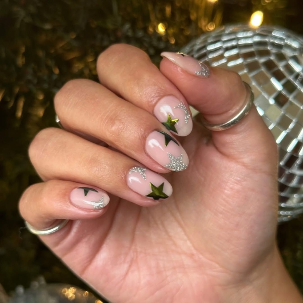 Celebrate the season with a festive manicure. Green Christmas nails run the gamut from minimalist to maximalist—there's something for everyone on the list.