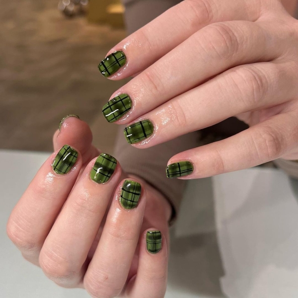 Celebrate the season with a festive manicure. Green Christmas nails run the gamut from minimalist to maximalist—there's something for everyone on the list.