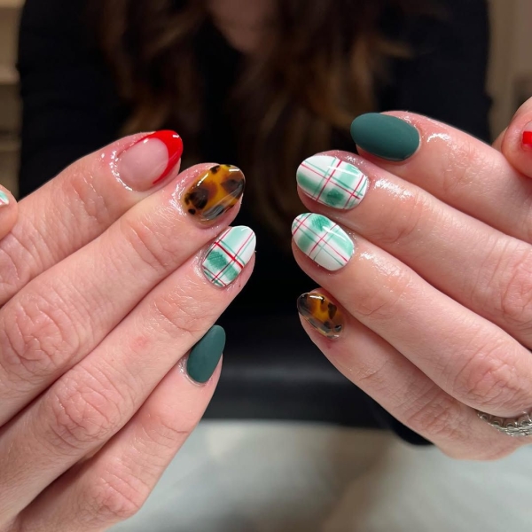 Celebrate the season with a festive manicure. Green Christmas nails run the gamut from minimalist to maximalist—there's something for everyone on the list.