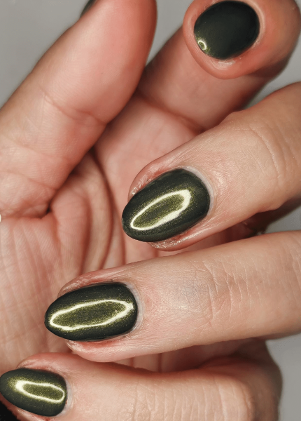 Celebrate the season with a festive manicure. Green Christmas nails run the gamut from minimalist to maximalist—there's something for everyone on the list.