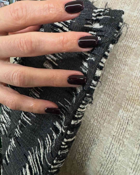 Come winter, shorter lengths leave no room for awkward glove struggles or accidental tugs at your favorite wool cardigan. These 20 short winter nail looks leave nothing to be desired.