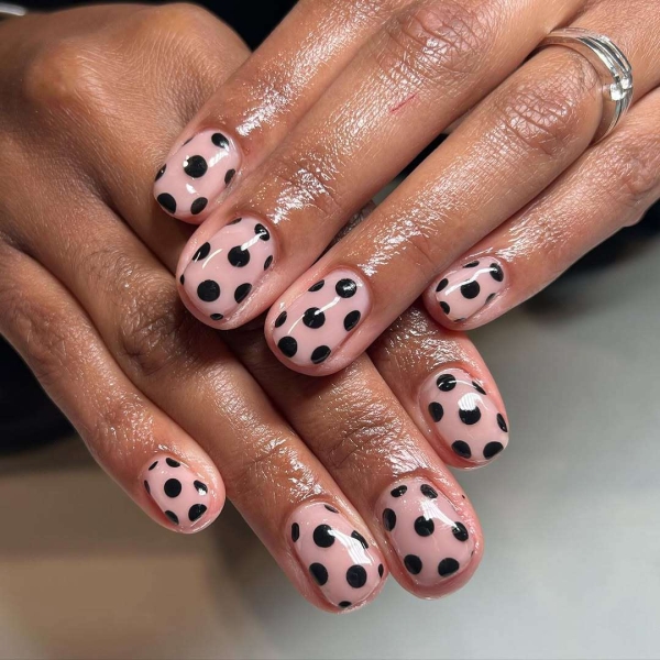 Discover 30 stylish short acrylic nail designs that are chic, bold and utterly perfect for any occasion. From minimalist looks to trendy patterns, get ready to your next manicure design.