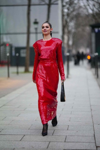 For that perfect balance of festive frivolity and proper office attire, we’ve put together 10 dazzling holiday looks for your office holiday party. We can’t promise a raise, but maybe some impressed raised eyebrows.