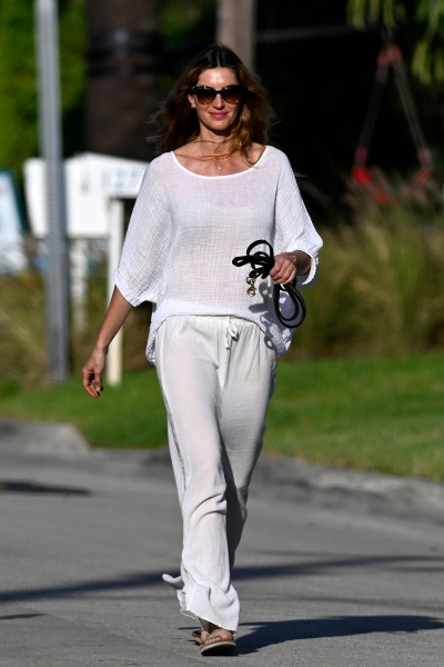 Gisele Bündchen Takes Her Maternity Style Beachside