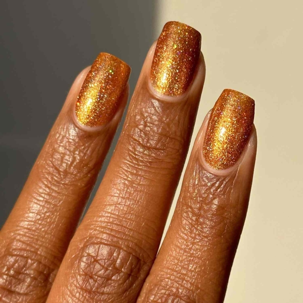 Gold is synonymous with luxury and glamour, making it perfect for the upcoming festive season. Scroll through these 20 stunning gold nail looks that we think you'll absolutely love.