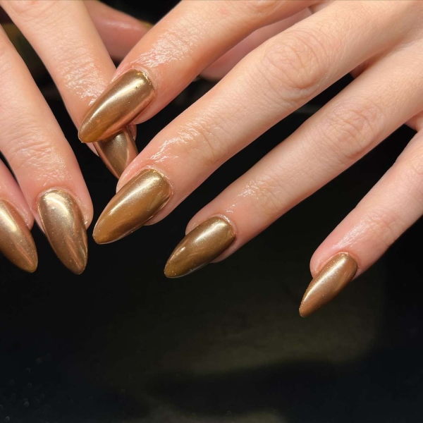 Gold is synonymous with luxury and glamour, making it perfect for the upcoming festive season. Scroll through these 20 stunning gold nail looks that we think you'll absolutely love.