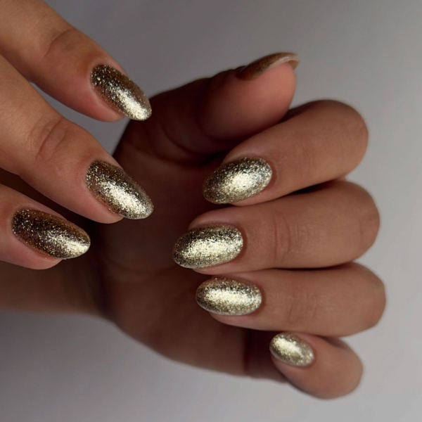 Gold is synonymous with luxury and glamour, making it perfect for the upcoming festive season. Scroll through these 20 stunning gold nail looks that we think you'll absolutely love.