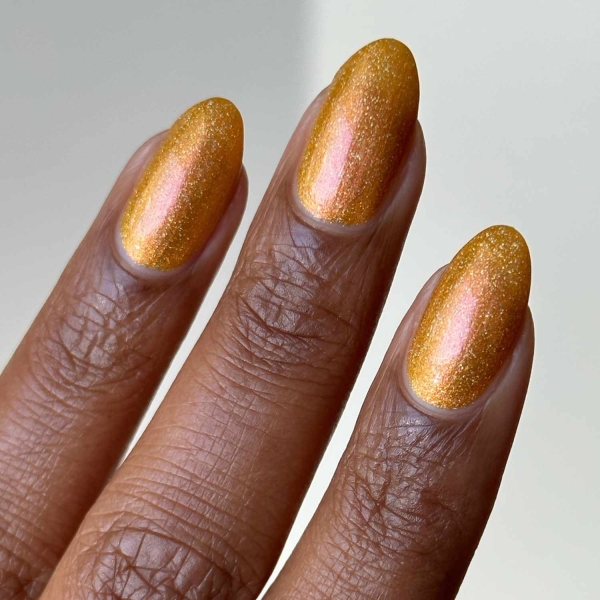 Gold is synonymous with luxury and glamour, making it perfect for the upcoming festive season. Scroll through these 20 stunning gold nail looks that we think you'll absolutely love.