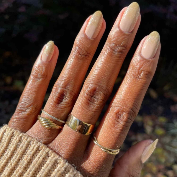 Gold is synonymous with luxury and glamour, making it perfect for the upcoming festive season. Scroll through these 20 stunning gold nail looks that we think you'll absolutely love.