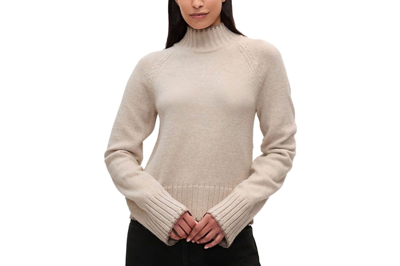 Jennifer Lopez wore a chunky turtleneck sweater that was both comfy and stylish. Shop 10 lookalikes at Amazon, Nordstrom, J.Crew, and more for up to 60 percent off during Black Friday and Cyber Monday.