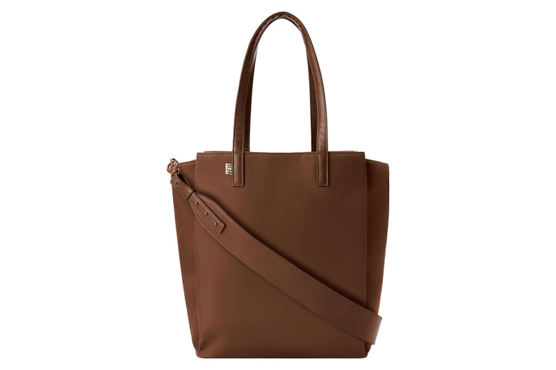 Katie Holmes wore winter’s no. 1 accessory: a practical bucket bag that is spacious, structured, and sleek for everyday use. I found eight lookalikes of her chocolate brown tote at Amazon, Nordstrom, Coach, and more, starting at $33.