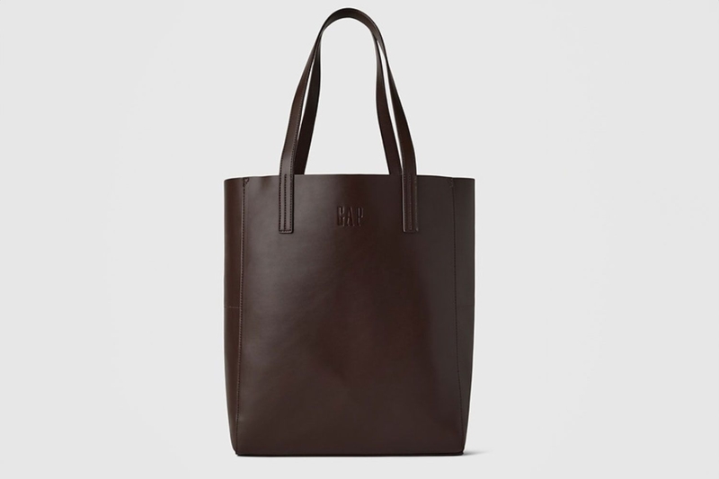 Katie Holmes wore winter’s no. 1 accessory: a practical bucket bag that is spacious, structured, and sleek for everyday use. I found eight lookalikes of her chocolate brown tote at Amazon, Nordstrom, Coach, and more, starting at $33.