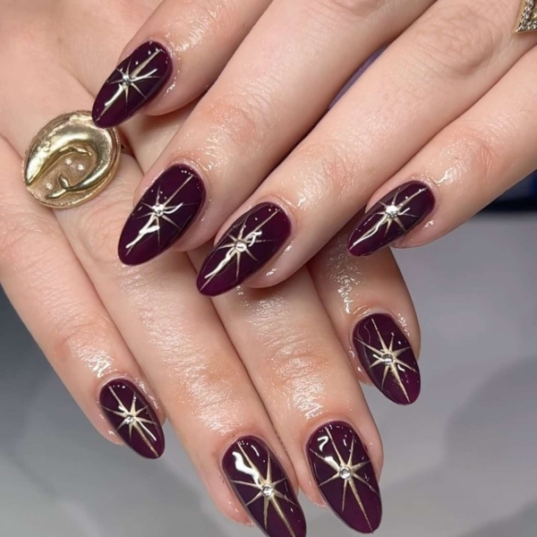 Looking for a little end-of-year mani inspo? Here, manicurists reveal their favorite December nail ideas. Along with the expected holly-jolly palettes, the nail artists we spoke with forecast bows, silver and gold accents, elevated French tips, and frosty chrome finishes to reign supreme this holiday season.