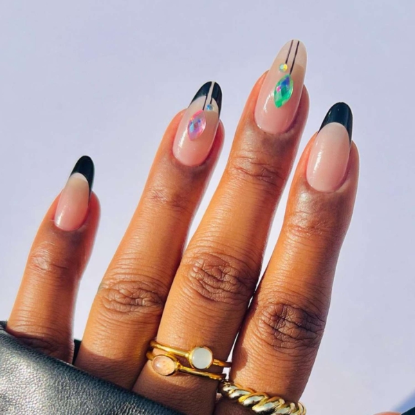 Looking for a little end-of-year mani inspo? Here, manicurists reveal their favorite December nail ideas. Along with the expected holly-jolly palettes, the nail artists we spoke with forecast bows, silver and gold accents, elevated French tips, and frosty chrome finishes to reign supreme this holiday season.