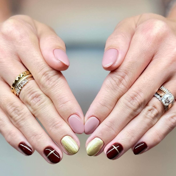 Looking for a little end-of-year mani inspo? Here, manicurists reveal their favorite December nail ideas. Along with the expected holly-jolly palettes, the nail artists we spoke with forecast bows, silver and gold accents, elevated French tips, and frosty chrome finishes to reign supreme this holiday season.