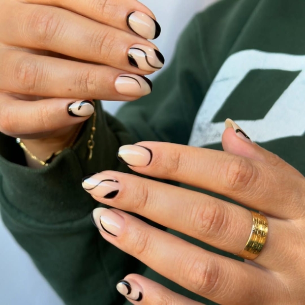 Looking for simple winter nail designs? Check out these 20 chic, cozy, and understated nail looks. From glazed donut nails to a chrome French manicure, there's something for everyone.