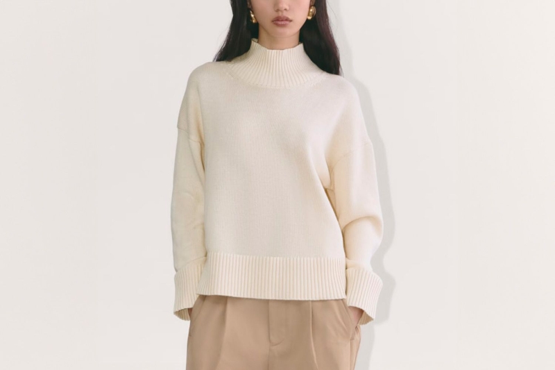 Martha Stewart wore a turtleneck sweater yet again, but this time, she paired it with metallic gold pants. Shop winter-perfect chunky knits inspired by Stewart from Madewell, Nordstrom, Free People, and J.Crew here.