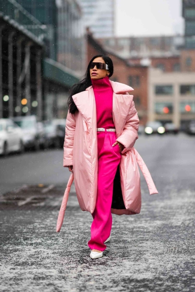 Putting together sophisticated yet comfortable ensembles for the office in the wintertime can be a challenge. Ahead, we list 10 winter outfit ideas to wear all season long.