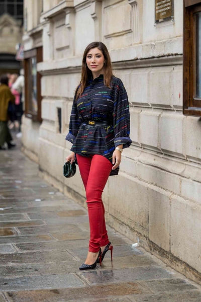 Skinny jean outfits will never go out of style. To prove it, we're sharing how to style skinny jeans 16 different ways, as seen on street style stars.