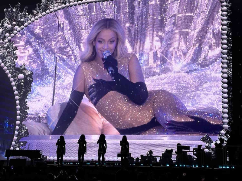 Throughout her 26-year run in the spotlight, Beyoncé has earned a reputation as a performer like no other. Ahead of her December 25 halftime show streaming live on Netflix and in partnership with the NFL, see her 9 career-best performances.