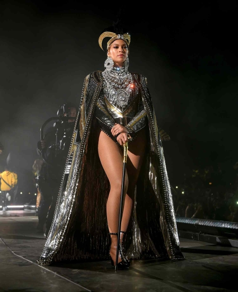 Throughout her 26-year run in the spotlight, Beyoncé has earned a reputation as a performer like no other. Ahead of her December 25 halftime show streaming live on Netflix and in partnership with the NFL, see her 9 career-best performances.