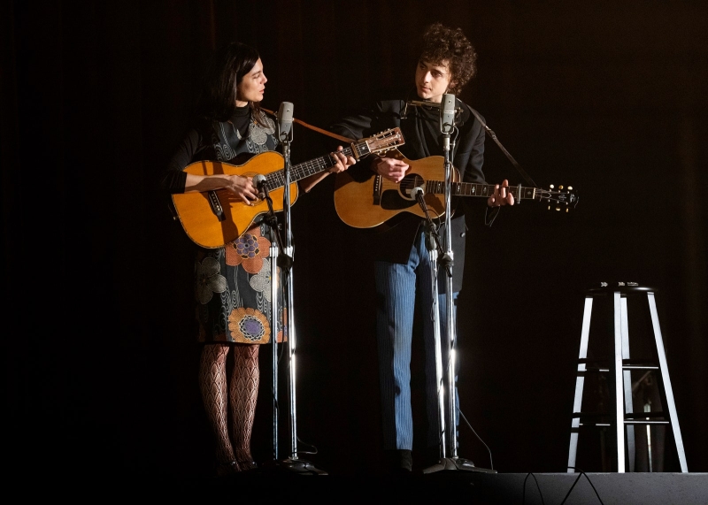 What Helped Timothée Turn Into Bob Dylan? 67 Costume Changes