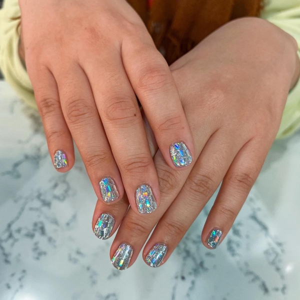 Whether it’s for a special occasion or just an ordinary day in need of a little sparkle, glitter nails are the perfect way to add some eye-catching charm to your look.