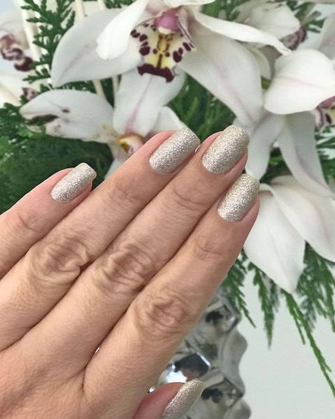 Whether it’s for a special occasion or just an ordinary day in need of a little sparkle, glitter nails are the perfect way to add some eye-catching charm to your look.