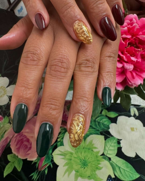 Winter is the time for getting cozy, from your head to your toes. Cozy sweater-inspired nail designs fit the bill. But just as there are many sweaters designs on the racks, there are also many sweater designs in the nail salon. Browse 20 options, here.