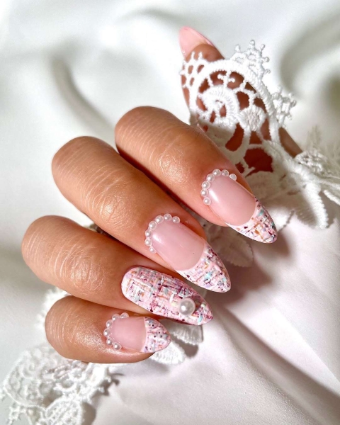 Winter is the time for getting cozy, from your head to your toes. Cozy sweater-inspired nail designs fit the bill. But just as there are many sweaters designs on the racks, there are also many sweater designs in the nail salon. Browse 20 options, here.