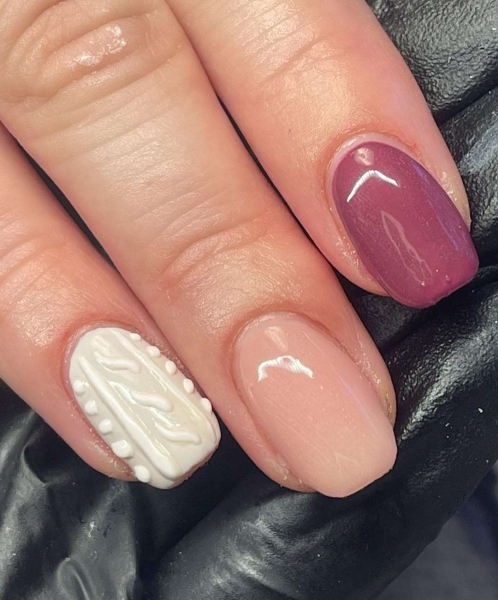 Winter is the time for getting cozy, from your head to your toes. Cozy sweater-inspired nail designs fit the bill. But just as there are many sweaters designs on the racks, there are also many sweater designs in the nail salon. Browse 20 options, here.