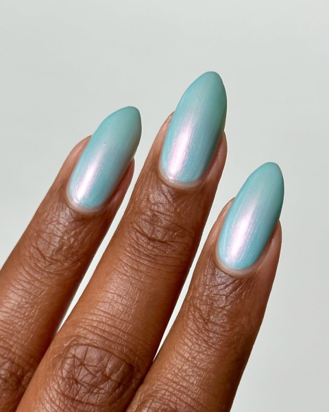 An icy blue nail look can complement a winter white outfit or a cozy gray sweater. So pairing a layer of chrome powder with shades of periwinkle, navy, or teal creates the perfect look.