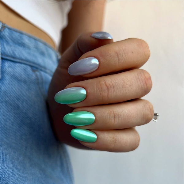 An icy blue nail look can complement a winter white outfit or a cozy gray sweater. So pairing a layer of chrome powder with shades of periwinkle, navy, or teal creates the perfect look.