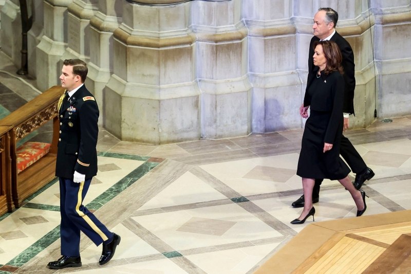 At President Jimmy Carter’s Funeral, Attendees Stick With Tradition and a Strand of Pearls