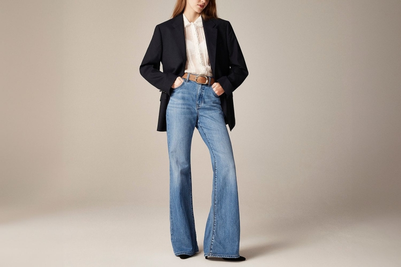 Cindy Crawford stepped out in leg-elongating flare jeans Jennifer Lopez, Victoria Beckham, and Drew Barrymore are also fans of. I found eight lookalikes of the flattering denim style at Amazon, Nordstrom, and J.Crew, starting at just $41.