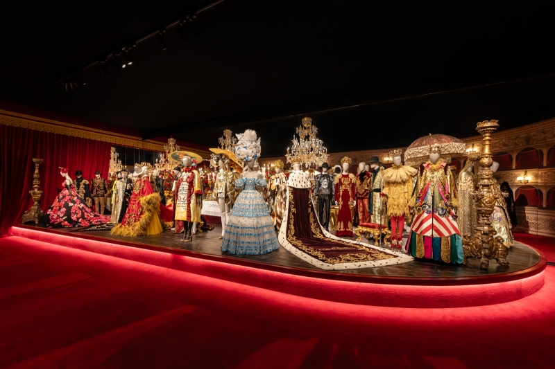 “Du Cœur à La Main”—Dolce & Gabbana’s Alta Moda Exhibition Opens in Paris