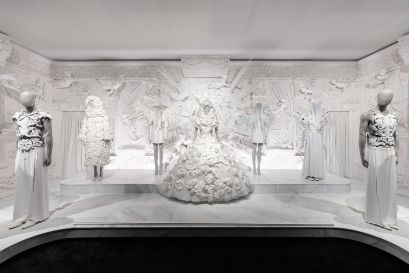 “Du Cœur à La Main”—Dolce & Gabbana’s Alta Moda Exhibition Opens in Paris