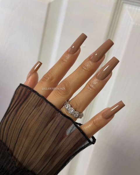 Explore 15 ways to try out the mocha manicure trend. Whether your nails clean and simple or over-the-top ornate, we've got the best look for you.