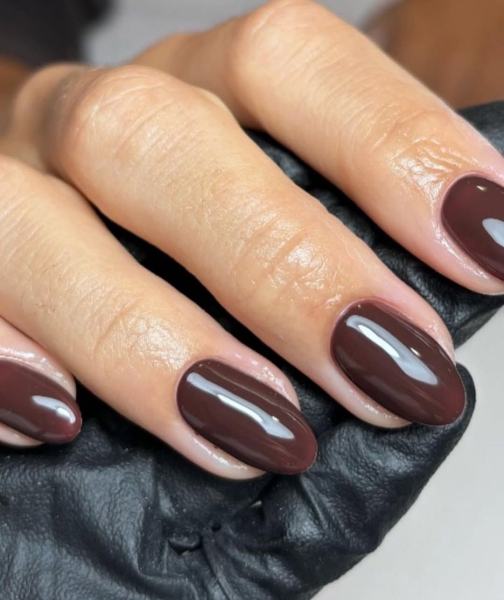 Explore 15 ways to try out the mocha manicure trend. Whether your nails clean and simple or over-the-top ornate, we've got the best look for you.