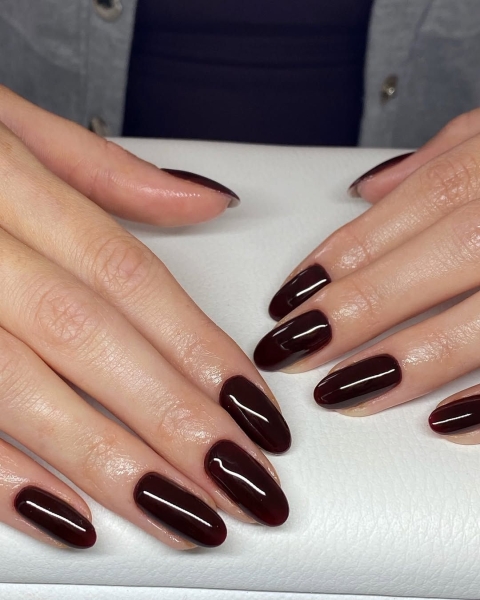 Explore 15 ways to try out the mocha manicure trend. Whether your nails clean and simple or over-the-top ornate, we've got the best look for you.