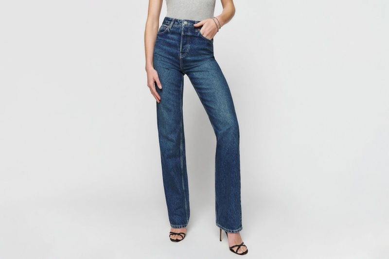 Grace Na, founder of Pistola denim, breaks down the five biggest denim trends for 2025, including barrel leg, wide-leg, straight leg, baggy, and sweatpants jeans. Shop the popular jeans styles from Pistola, Madewell, Nordstrom, and more.