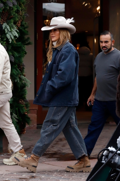 Jennifer Lopez Is Nailing Après-Ski Style in Aspen