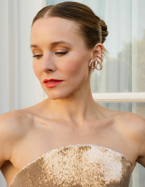 Kristen Bell was a rose gold vision at the 2025 Golden Globes. Here, her makeup artist, Quinn Murphy, gives InStyle the exclusive details on her lustrous smoky eyes.