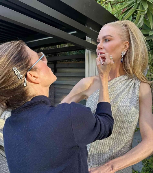 Nicole Kidman looked jaw-dropping at the 2025 Golden Globes. Here, get all the details on her '70s goddess glam from her makeup artist, Gucci Westman.