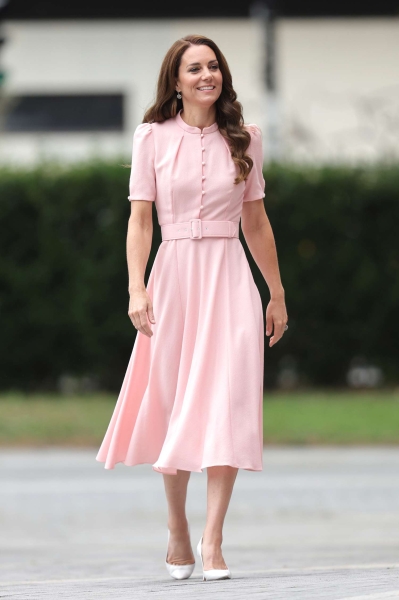 The royal’s fashion archive is a proverbial treasure trove of chic ideas that can be folded into your everyday wardrobe with ease. Ahead, we're breaking down all the best tricks and tips for how to dress like Kate Middleton—pulled straight from the Princess herself.