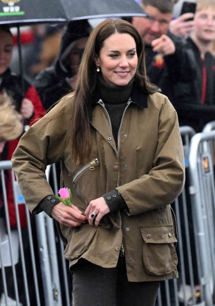 The royal’s fashion archive is a proverbial treasure trove of chic ideas that can be folded into your everyday wardrobe with ease. Ahead, we're breaking down all the best tricks and tips for how to dress like Kate Middleton—pulled straight from the Princess herself.