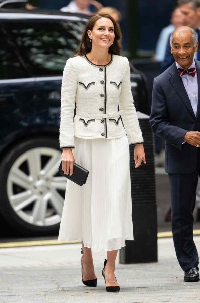 The royal’s fashion archive is a proverbial treasure trove of chic ideas that can be folded into your everyday wardrobe with ease. Ahead, we're breaking down all the best tricks and tips for how to dress like Kate Middleton—pulled straight from the Princess herself.