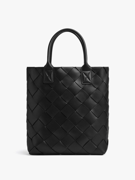 These Are the Bottega Veneta Bags That Celebrities Can’t Stop Wearing