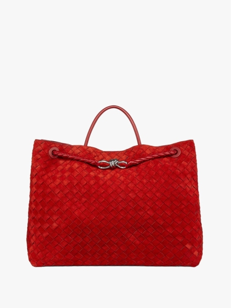 These Are the Bottega Veneta Bags That Celebrities Can’t Stop Wearing